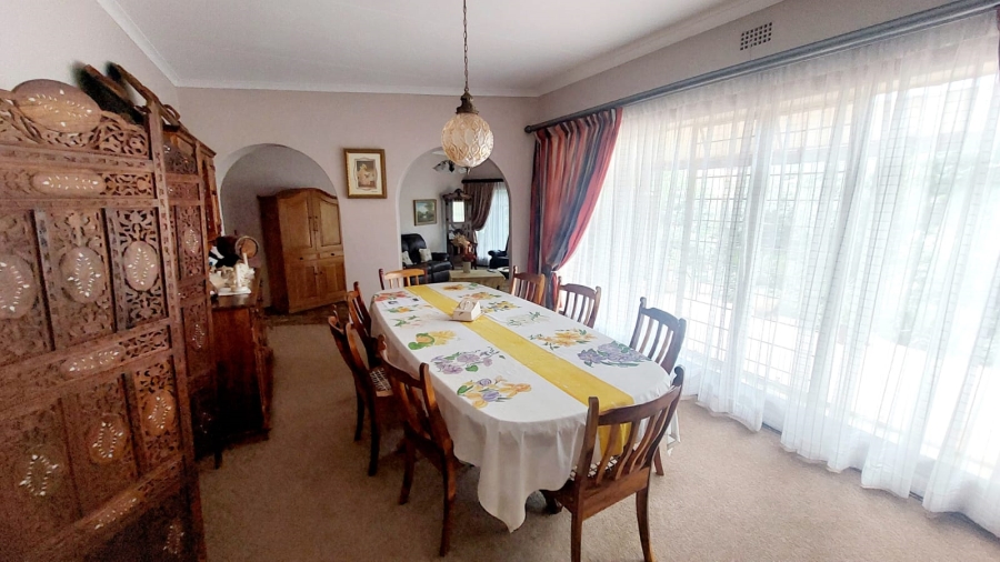 4 Bedroom Property for Sale in Helikonpark Gauteng