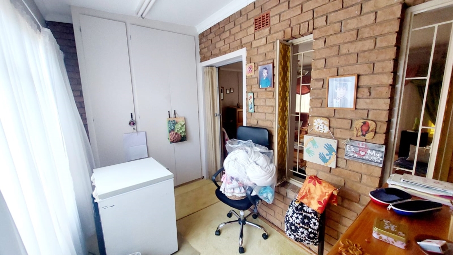 4 Bedroom Property for Sale in Helikonpark Gauteng