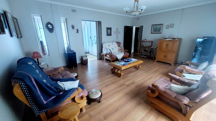 4 Bedroom Property for Sale in Helikonpark Gauteng