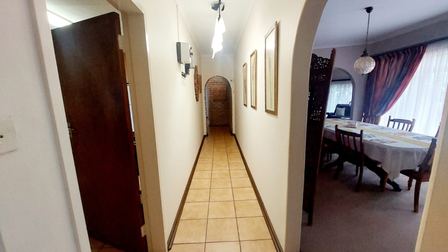 4 Bedroom Property for Sale in Helikonpark Gauteng