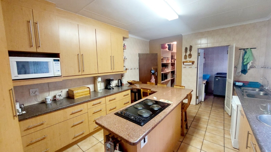 4 Bedroom Property for Sale in Helikonpark Gauteng