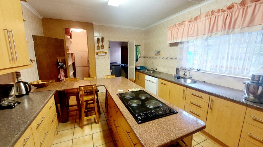 4 Bedroom Property for Sale in Helikonpark Gauteng