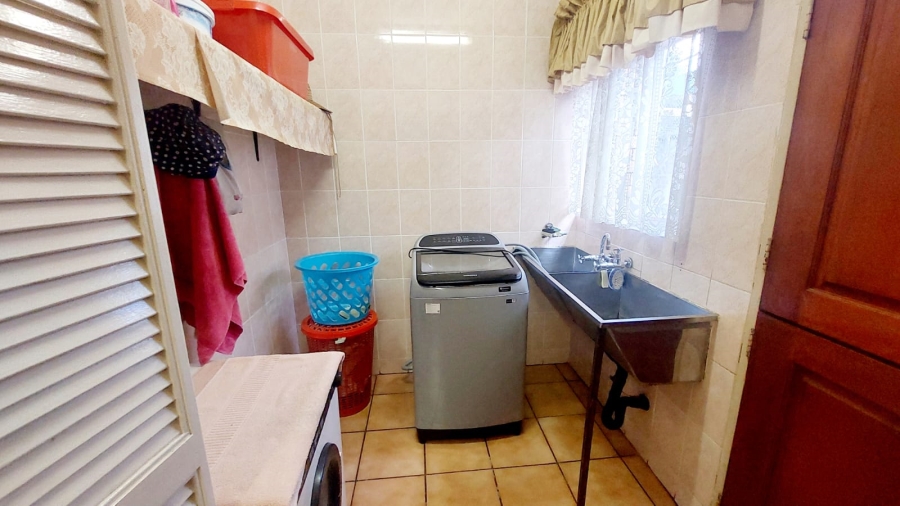 4 Bedroom Property for Sale in Helikonpark Gauteng