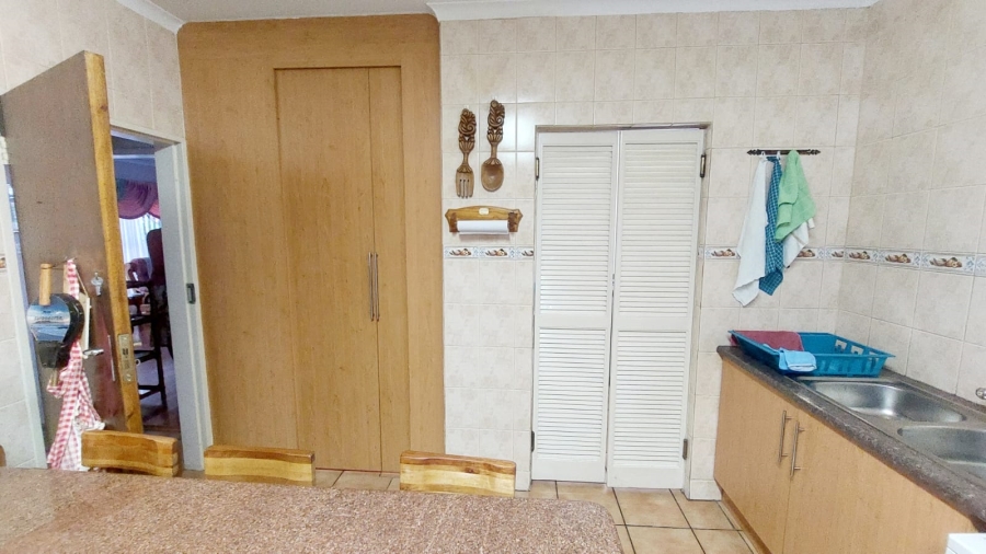 4 Bedroom Property for Sale in Helikonpark Gauteng