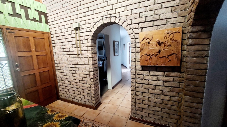 4 Bedroom Property for Sale in Helikonpark Gauteng