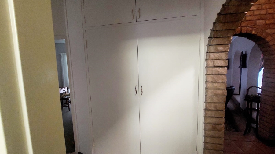 4 Bedroom Property for Sale in Helikonpark Gauteng