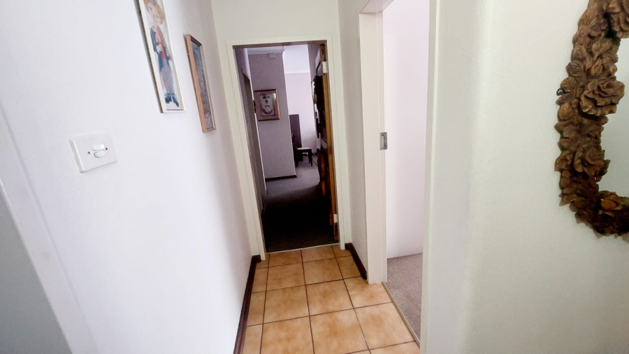 4 Bedroom Property for Sale in Helikonpark Gauteng