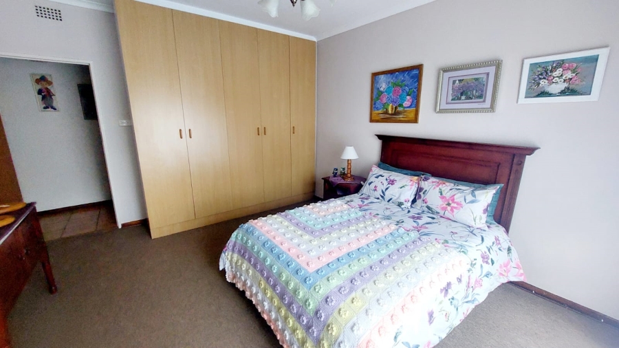 4 Bedroom Property for Sale in Helikonpark Gauteng