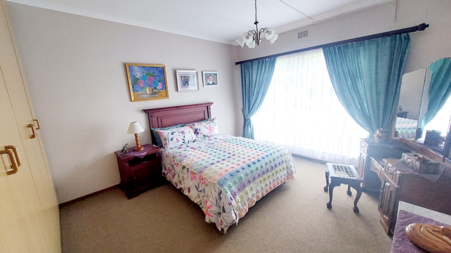 4 Bedroom Property for Sale in Helikonpark Gauteng