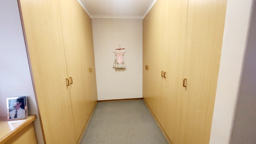 4 Bedroom Property for Sale in Helikonpark Gauteng