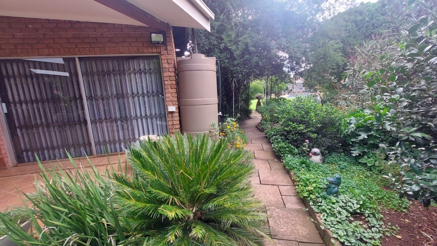 4 Bedroom Property for Sale in Helikonpark Gauteng