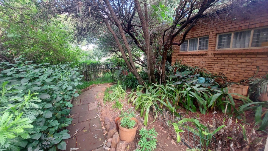 4 Bedroom Property for Sale in Helikonpark Gauteng