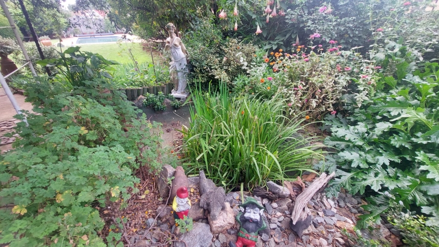 4 Bedroom Property for Sale in Helikonpark Gauteng