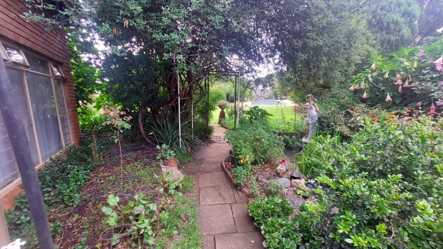 4 Bedroom Property for Sale in Helikonpark Gauteng