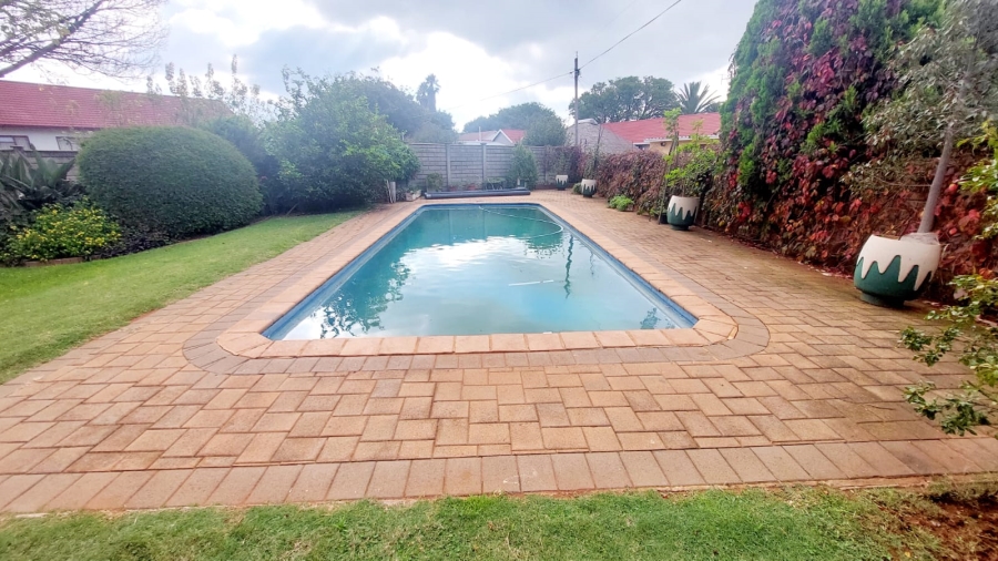 4 Bedroom Property for Sale in Helikonpark Gauteng