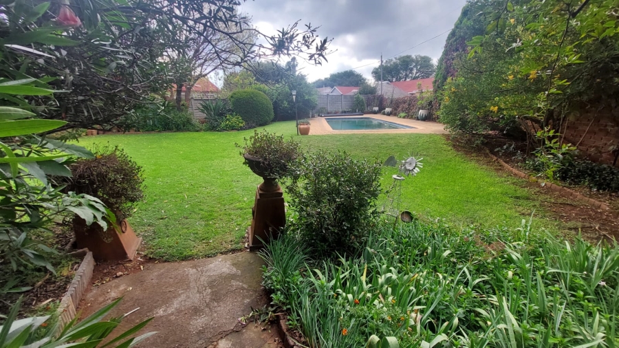 4 Bedroom Property for Sale in Helikonpark Gauteng