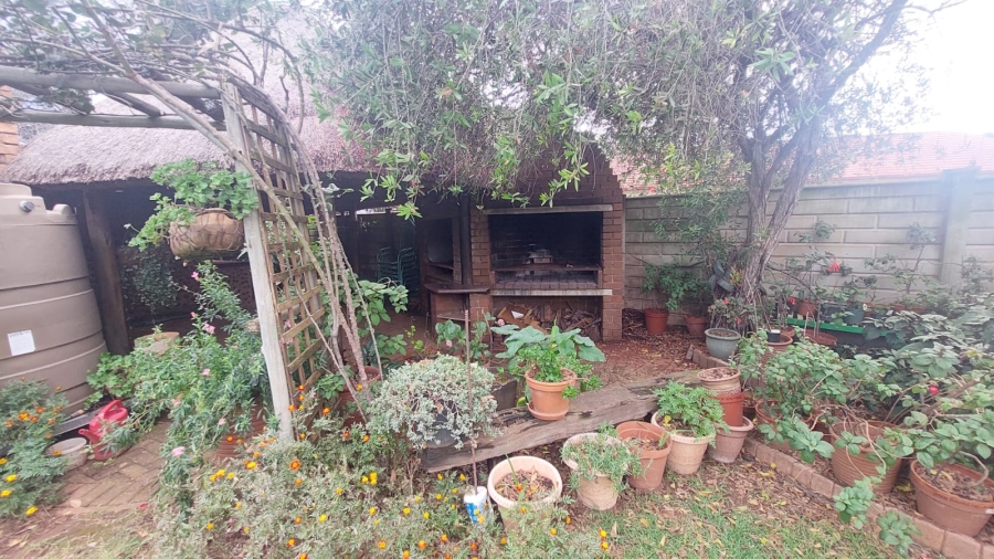 4 Bedroom Property for Sale in Helikonpark Gauteng