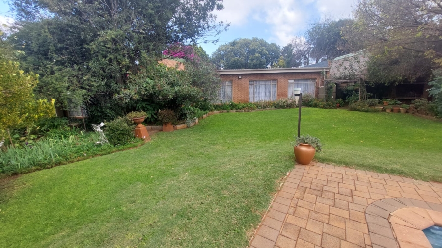 4 Bedroom Property for Sale in Helikonpark Gauteng