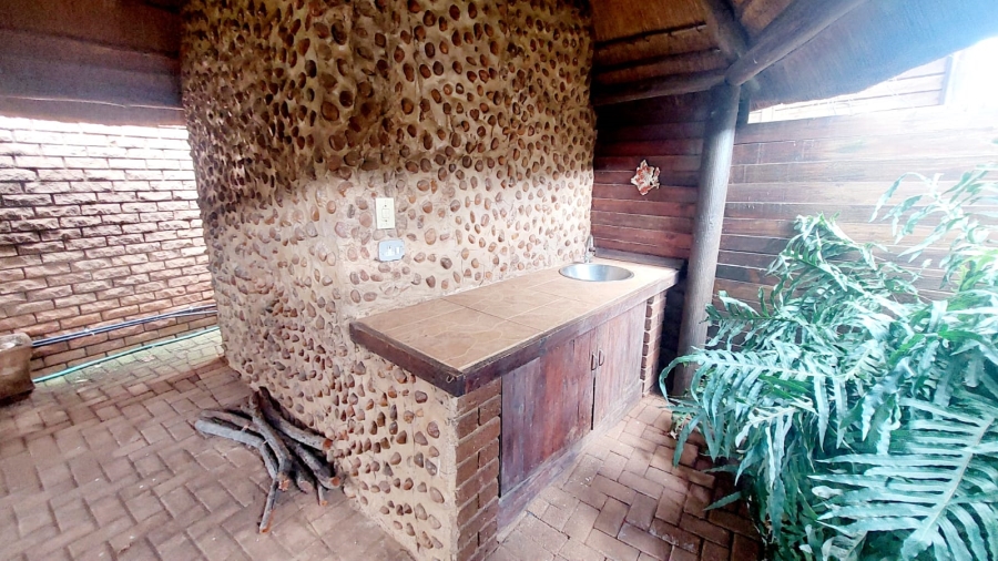 4 Bedroom Property for Sale in Helikonpark Gauteng