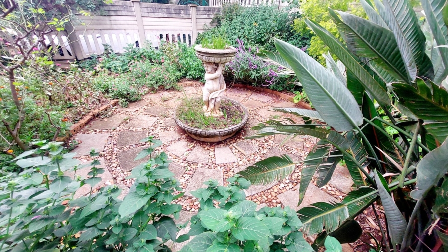 4 Bedroom Property for Sale in Helikonpark Gauteng