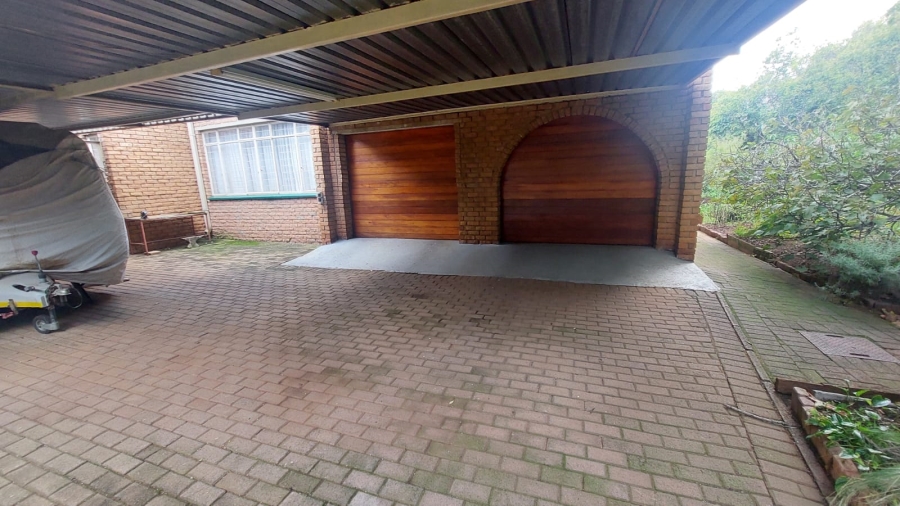 4 Bedroom Property for Sale in Helikonpark Gauteng