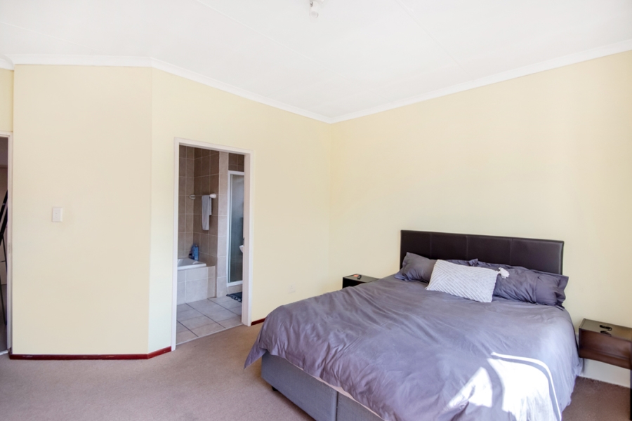 2 Bedroom Property for Sale in Sunninghill Gauteng