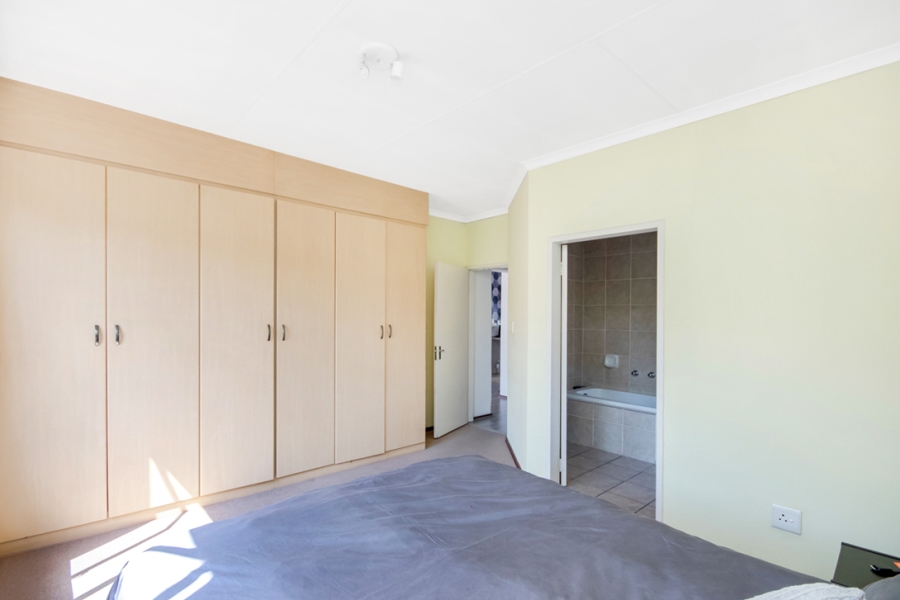 2 Bedroom Property for Sale in Sunninghill Gauteng