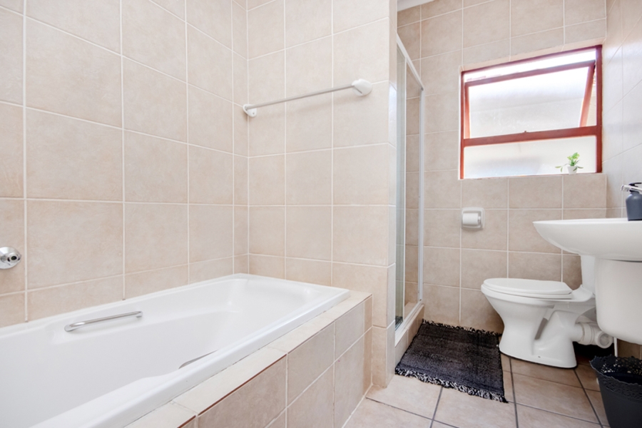 2 Bedroom Property for Sale in Sunninghill Gauteng