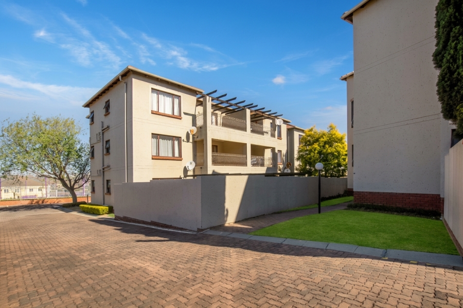 2 Bedroom Property for Sale in Sunninghill Gauteng