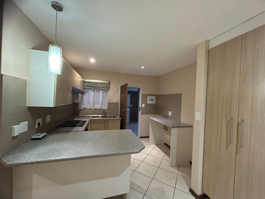 To Let 2 Bedroom Property for Rent in Stone Ridge Gauteng
