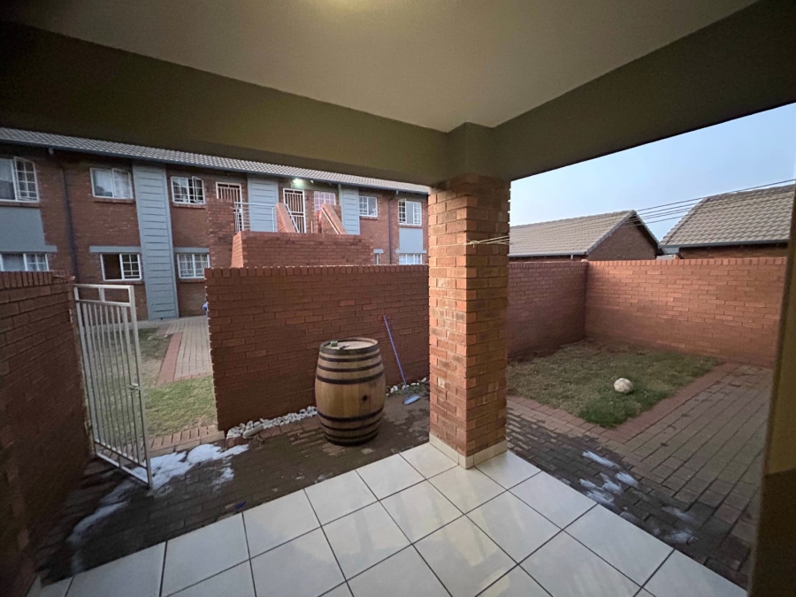 To Let 2 Bedroom Property for Rent in Stone Ridge Gauteng
