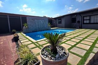 5 Bedroom Property for Sale in Raceview Gauteng