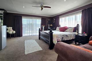 5 Bedroom Property for Sale in Raceview Gauteng