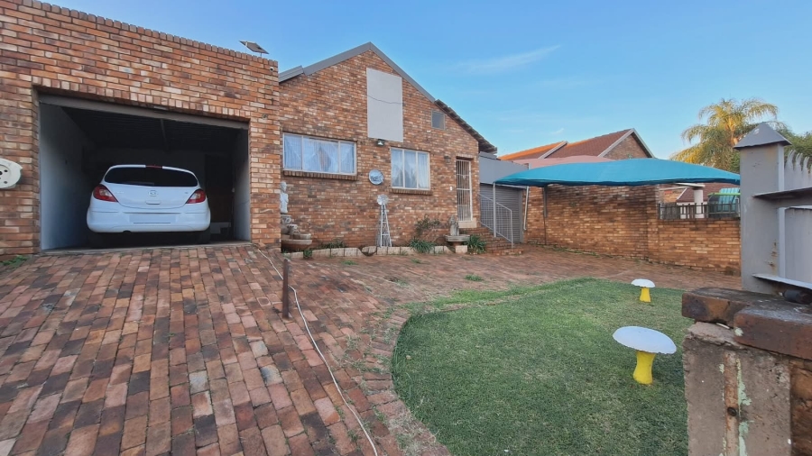 2 Bedroom Property for Sale in Mountain View Gauteng