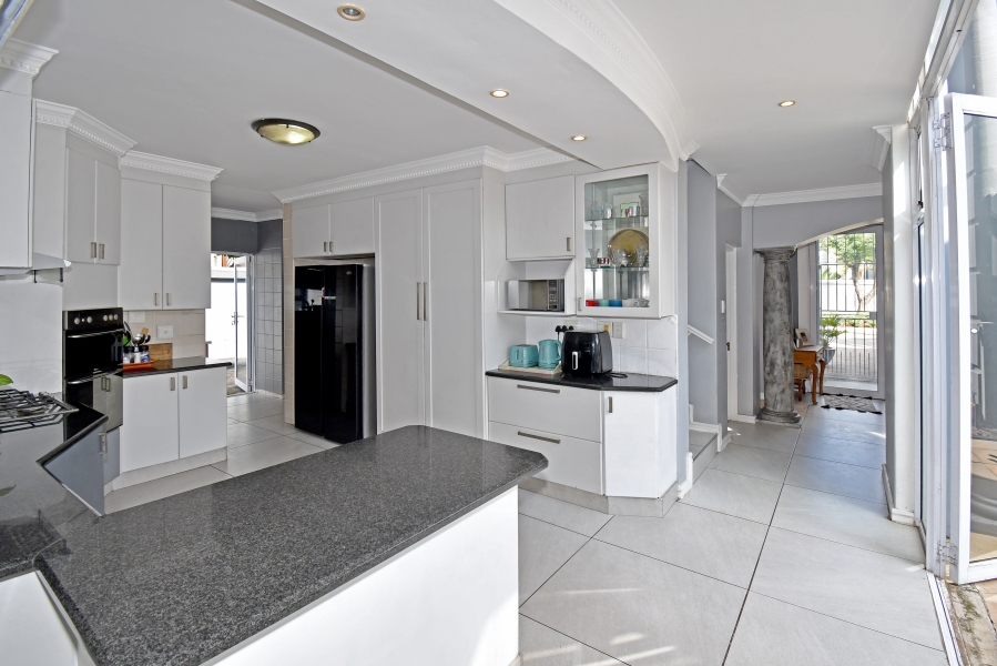 4 Bedroom Property for Sale in Kensington Gauteng