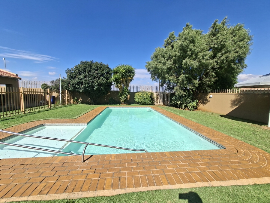 To Let 2 Bedroom Property for Rent in Meyersdal Gauteng