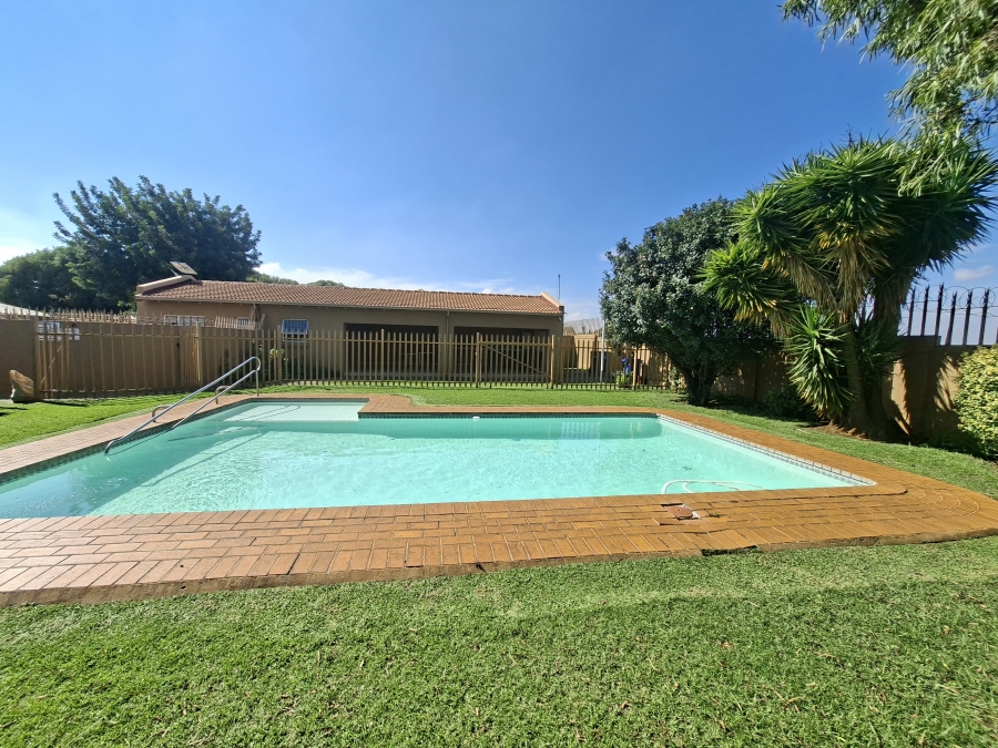 To Let 2 Bedroom Property for Rent in Meyersdal Gauteng