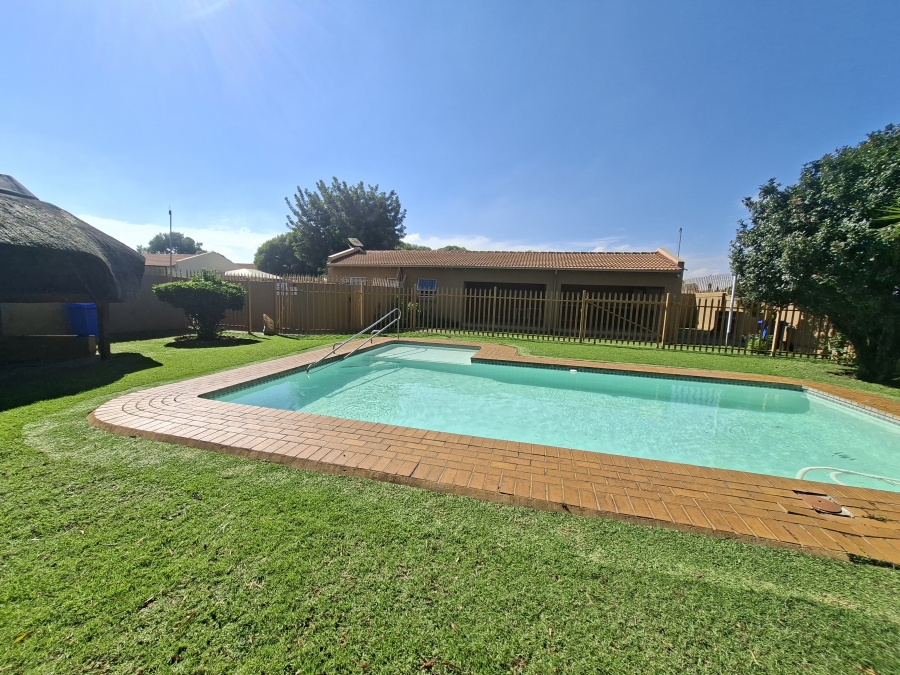 To Let 2 Bedroom Property for Rent in Meyersdal Gauteng