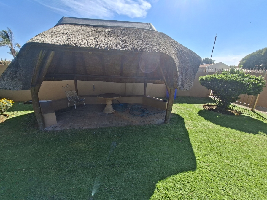 To Let 2 Bedroom Property for Rent in Meyersdal Gauteng