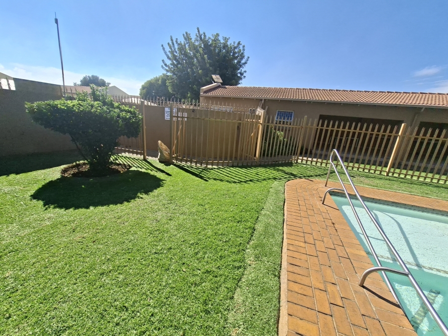 To Let 2 Bedroom Property for Rent in Meyersdal Gauteng