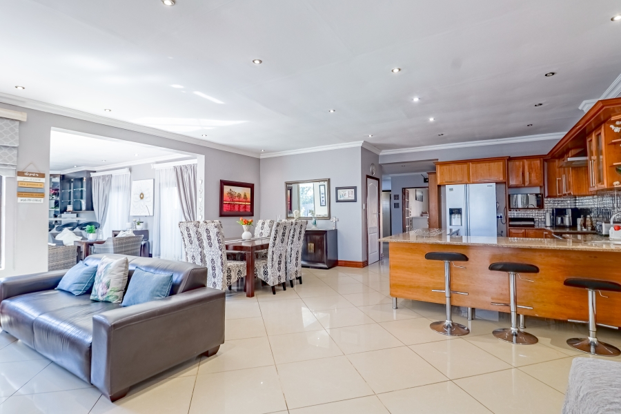 To Let 4 Bedroom Property for Rent in Silver Lakes Golf Estate Gauteng