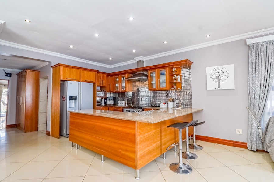 To Let 4 Bedroom Property for Rent in Silver Lakes Golf Estate Gauteng