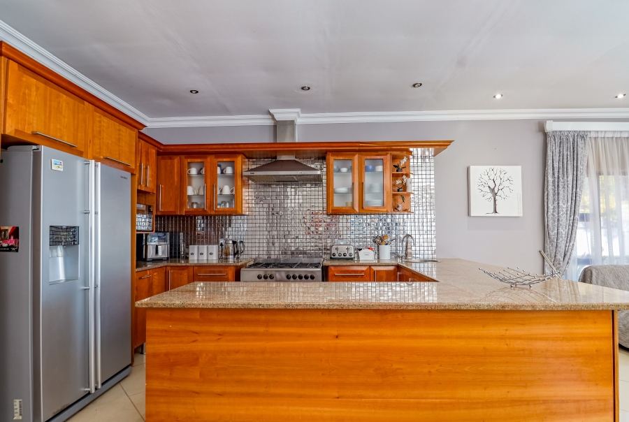 To Let 4 Bedroom Property for Rent in Silver Lakes Golf Estate Gauteng