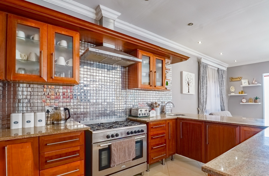 To Let 4 Bedroom Property for Rent in Silver Lakes Golf Estate Gauteng