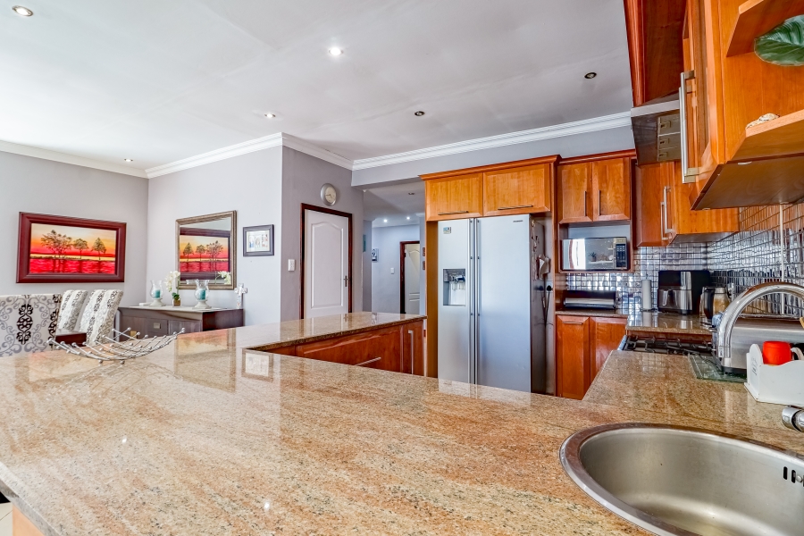 To Let 4 Bedroom Property for Rent in Silver Lakes Golf Estate Gauteng