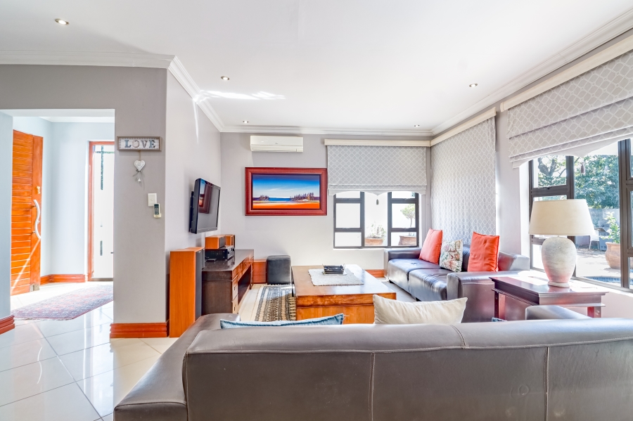 To Let 4 Bedroom Property for Rent in Silver Lakes Golf Estate Gauteng