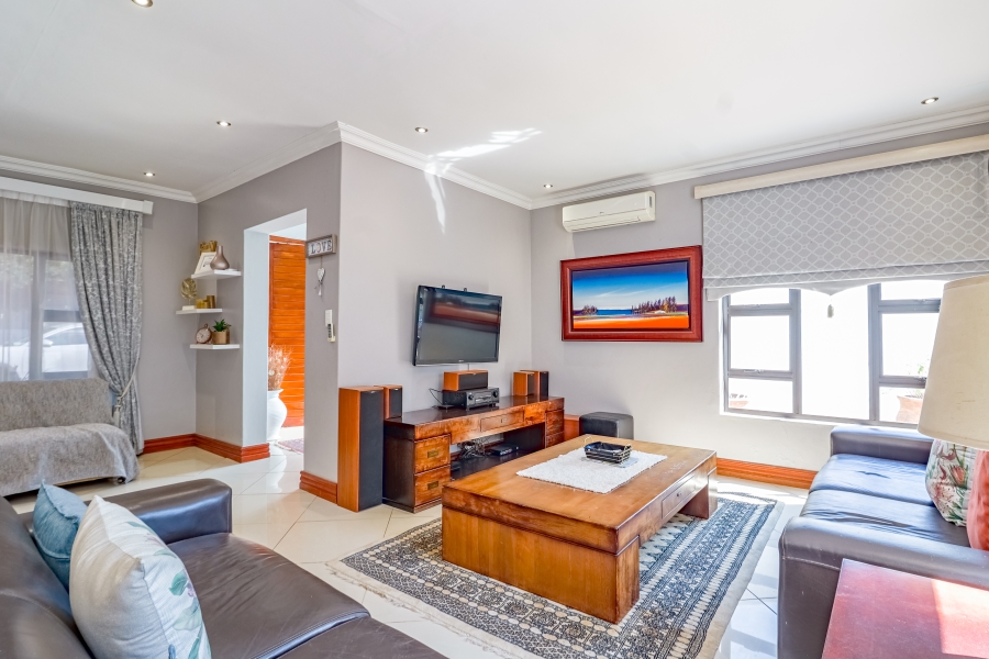 To Let 4 Bedroom Property for Rent in Silver Lakes Golf Estate Gauteng