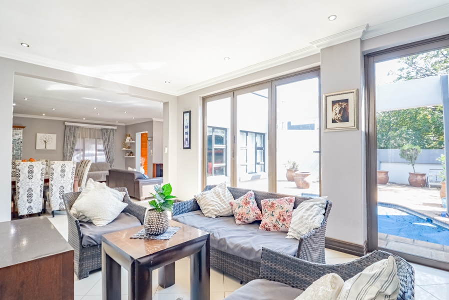 To Let 4 Bedroom Property for Rent in Silver Lakes Golf Estate Gauteng