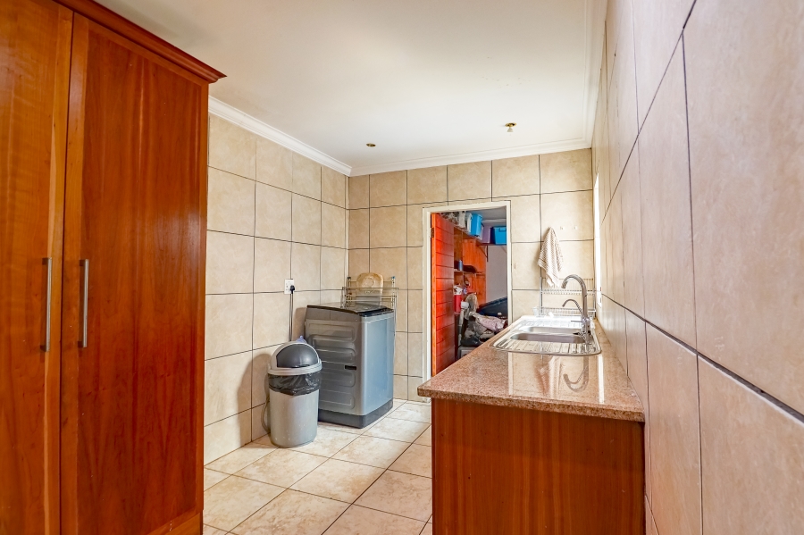 To Let 4 Bedroom Property for Rent in Silver Lakes Golf Estate Gauteng