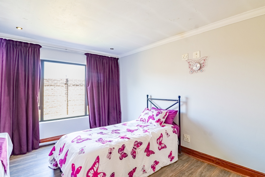 To Let 4 Bedroom Property for Rent in Silver Lakes Golf Estate Gauteng